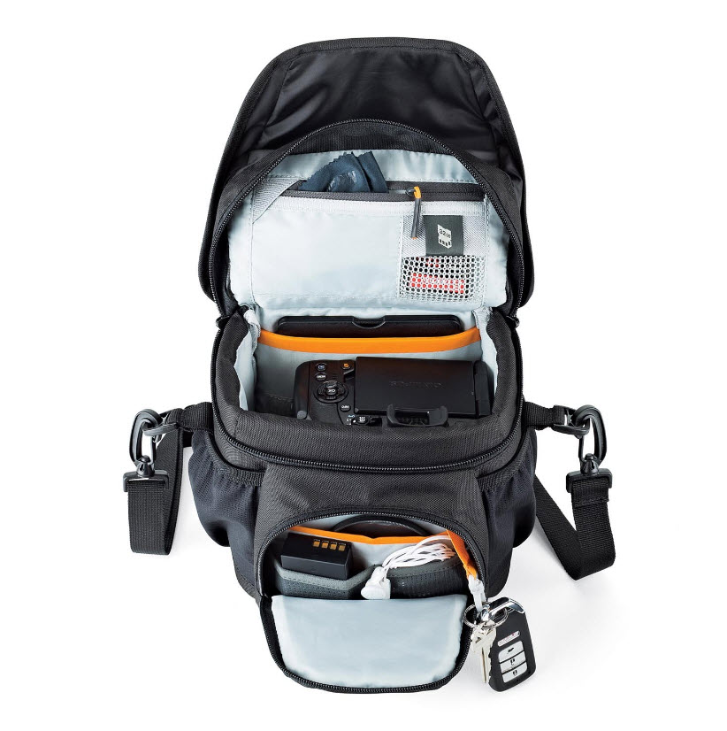 Lowepro Nova 140 AW II 03.jpg