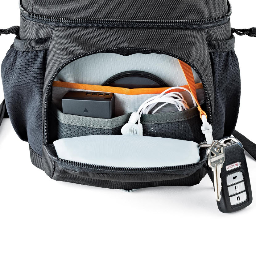 Lowepro Nova 140 AW II 04.jpg