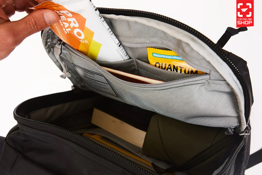 Civic travel bag 20l solution dyed black 09.jpg
