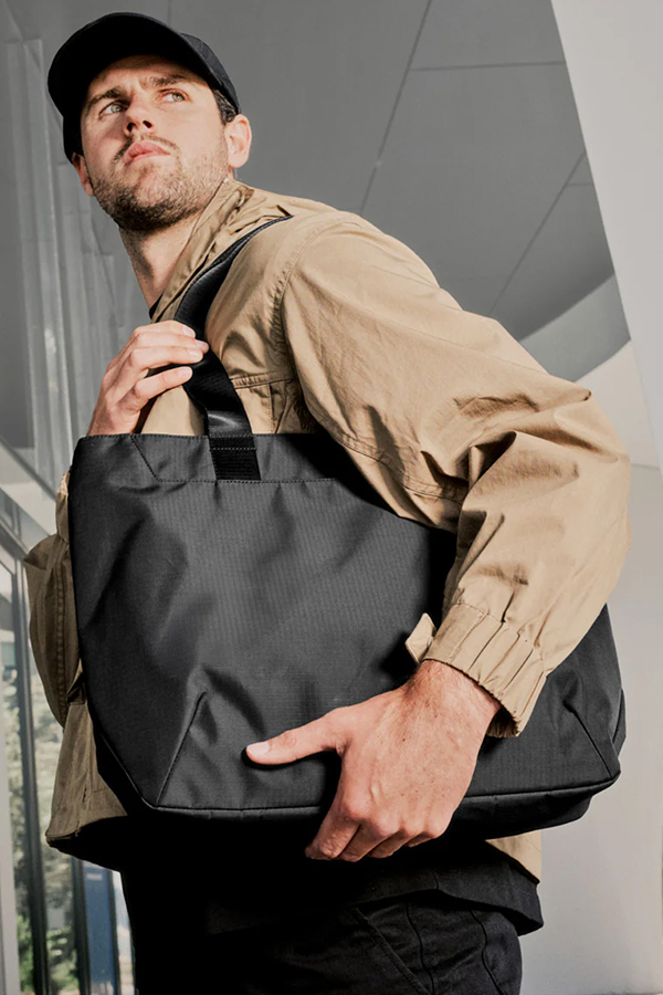Elements totem black grey f02.jpg