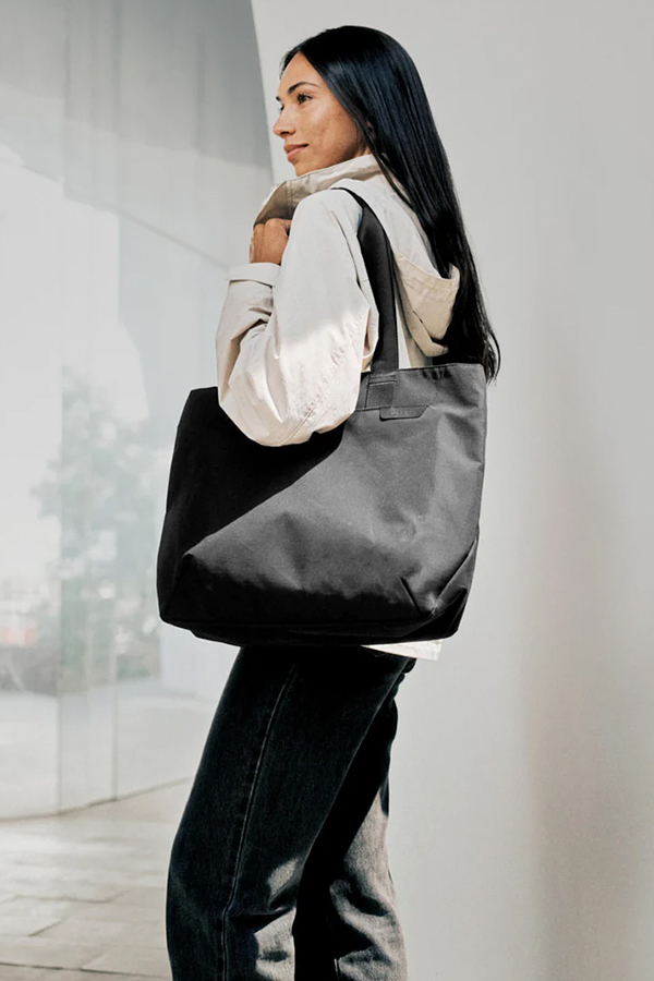 Elements totem black grey f03.jpg