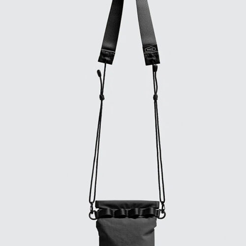 Essential phone pouch black 01.jpg