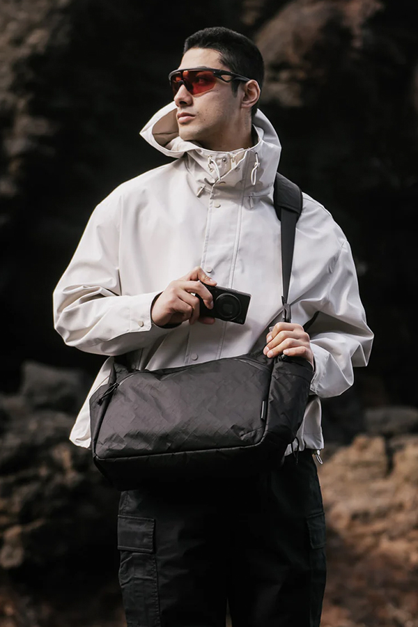 Flight satchel ultradyne 100d black f02.jpg