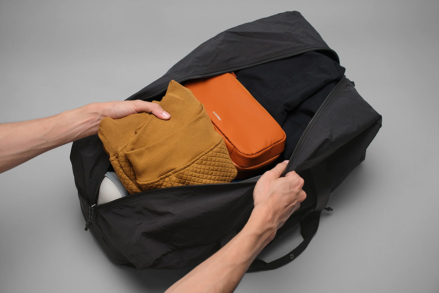 Foldable duffel 55l black 04.jpg