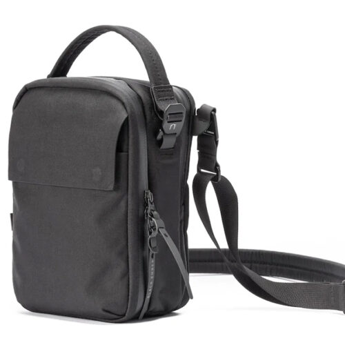 Kompak black 02.jpg
