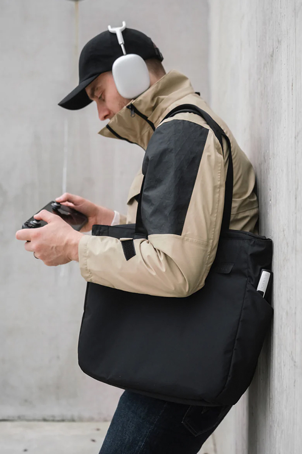 Metro tote black f01.jpg