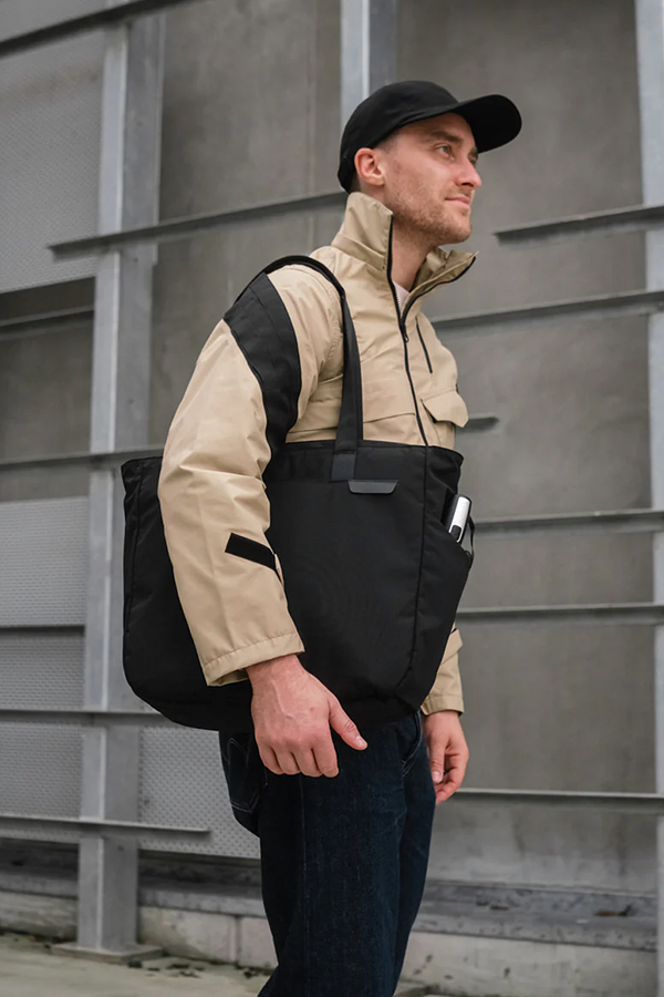Metro tote black f02.jpg