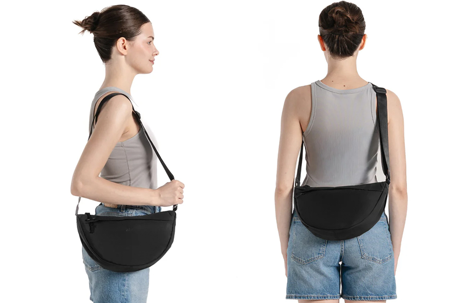Moon shoulder bag 5l absolute black 07.jpg