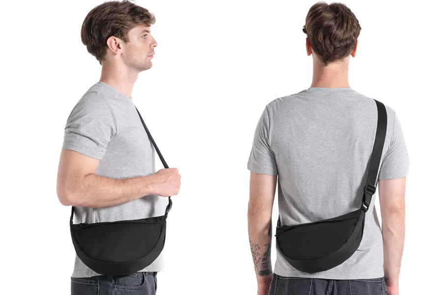Moon shoulder bag 5l absolute black 09.jpg