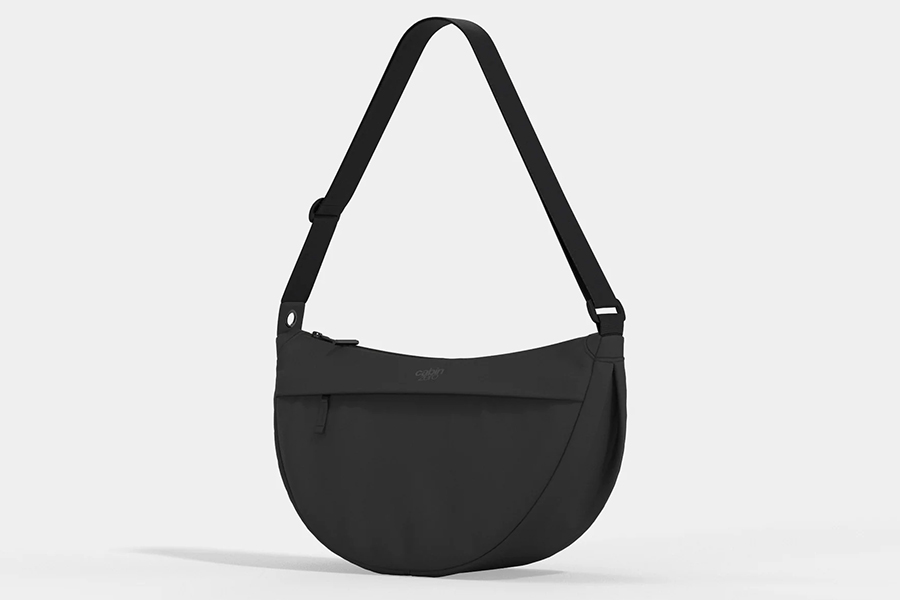 Moon shoulder bag 8l absolute black 01.jpg