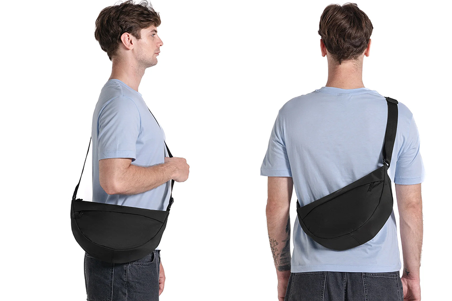 Moon shoulder bag 8l absolute black 09.jpg