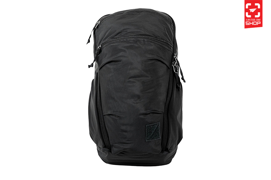 Mountain panel loader 22l solution dyed black 01.jpg