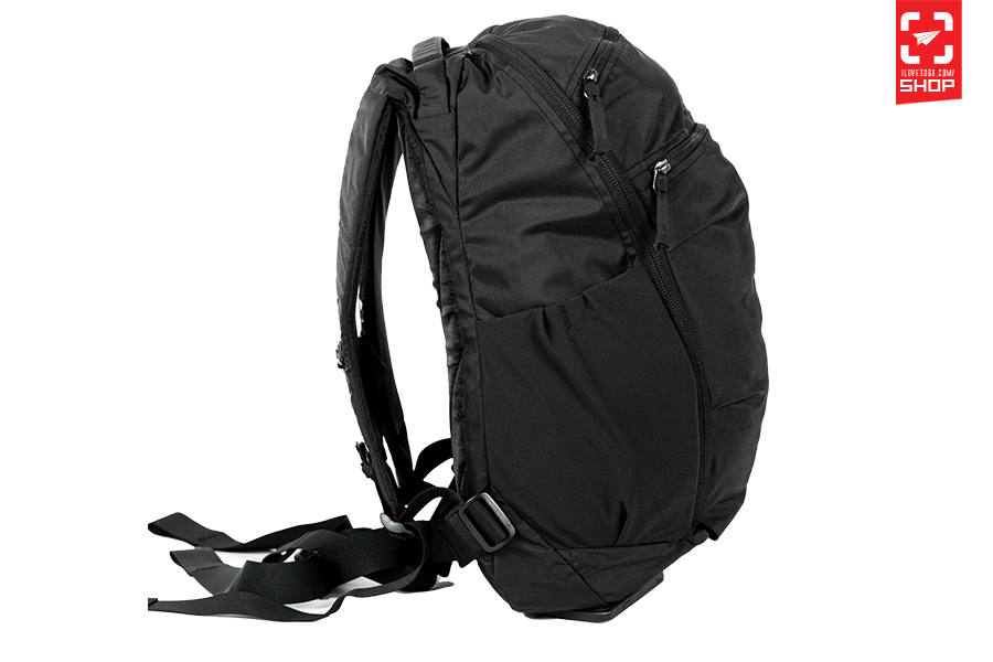 Mountain panel loader 22l solution dyed black 03.jpg