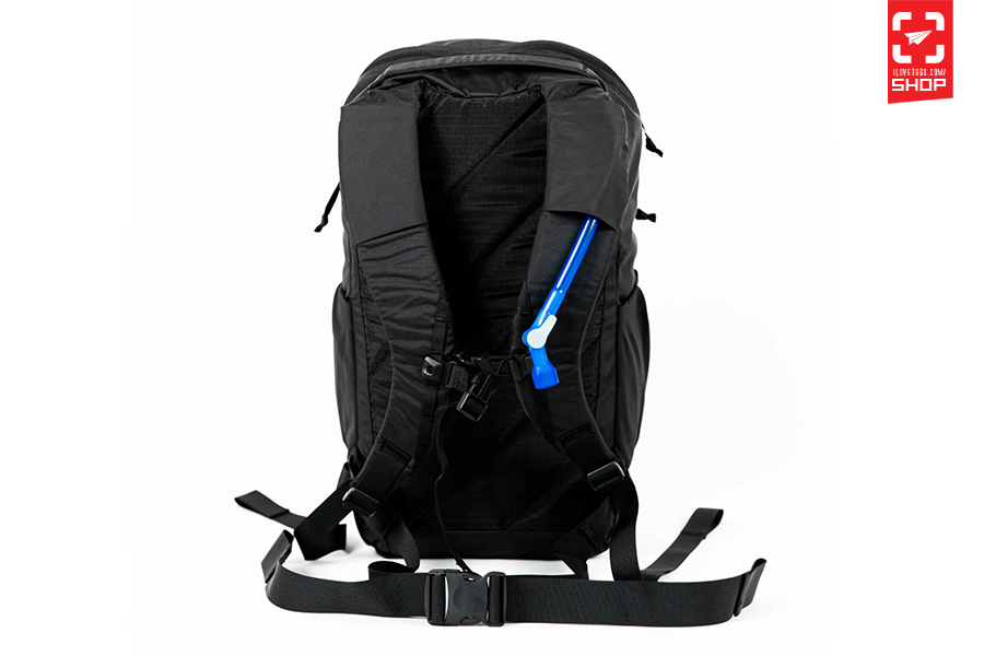 Mountain panel loader 22l solution dyed black 04.jpg