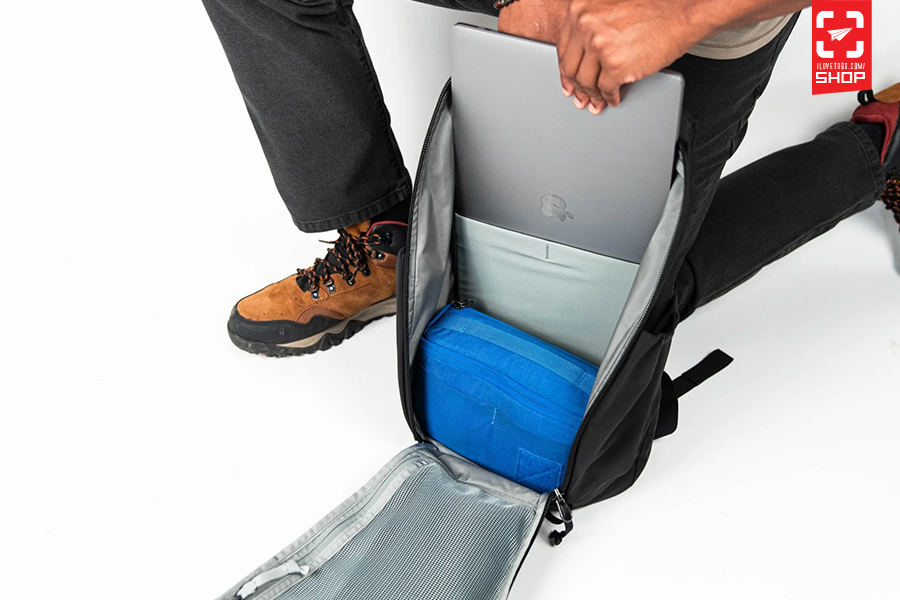 Mountain panel loader 22l solution dyed black 07.jpg