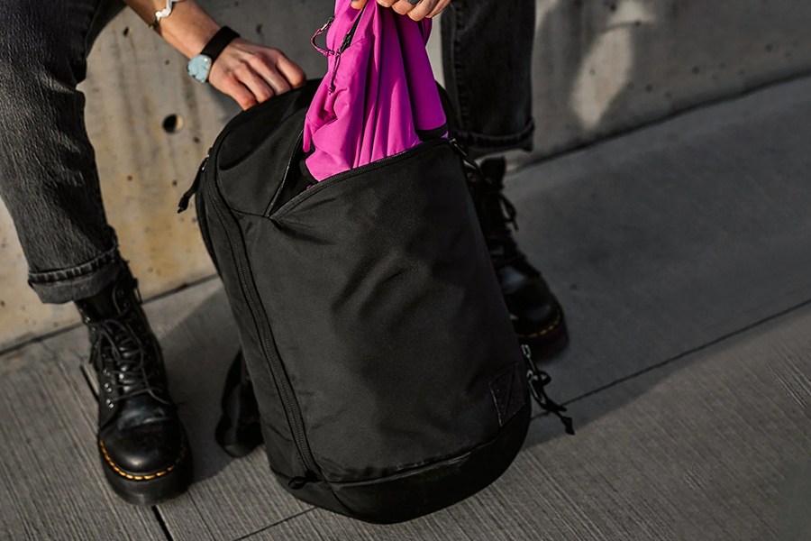 Panel loader classic 20l solution dyed black f01.jpg