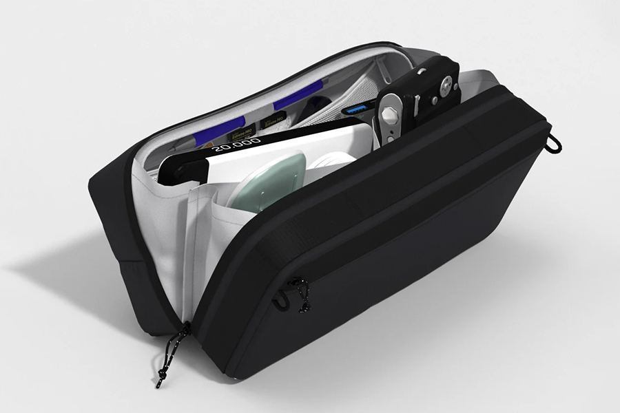 Tech pouch 2 5l absolute black 04.jpg