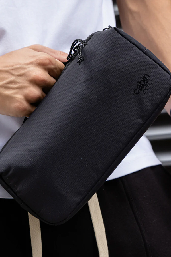 Tech pouch 2 5l absolute black f02.jpg