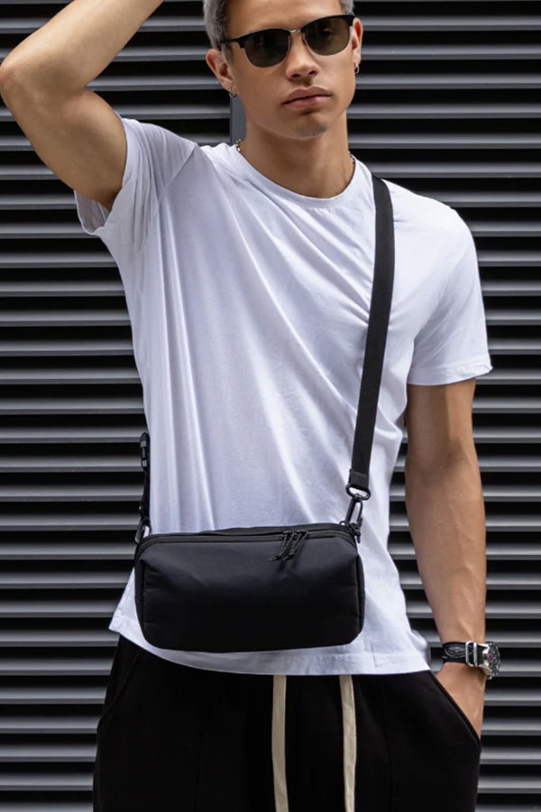 Tech pouch 2 5l absolute black f03.jpg
