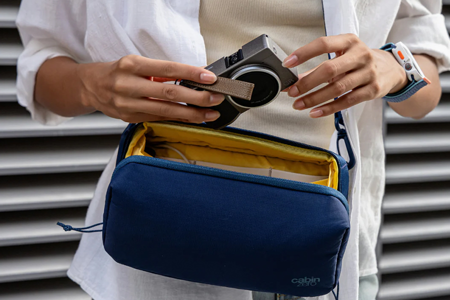 Tech pouch 2 5l blue shimmer f02.jpg