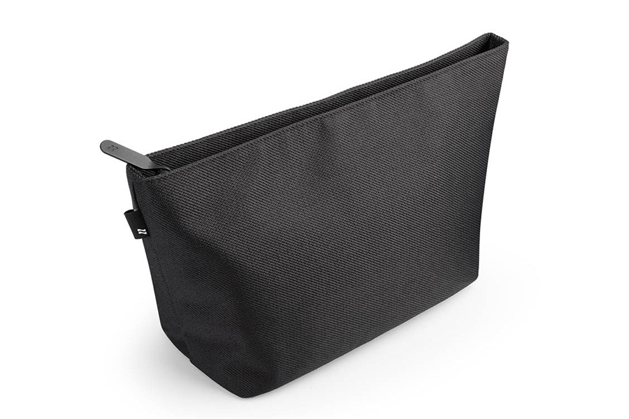 Toiletry case black 02.jpg