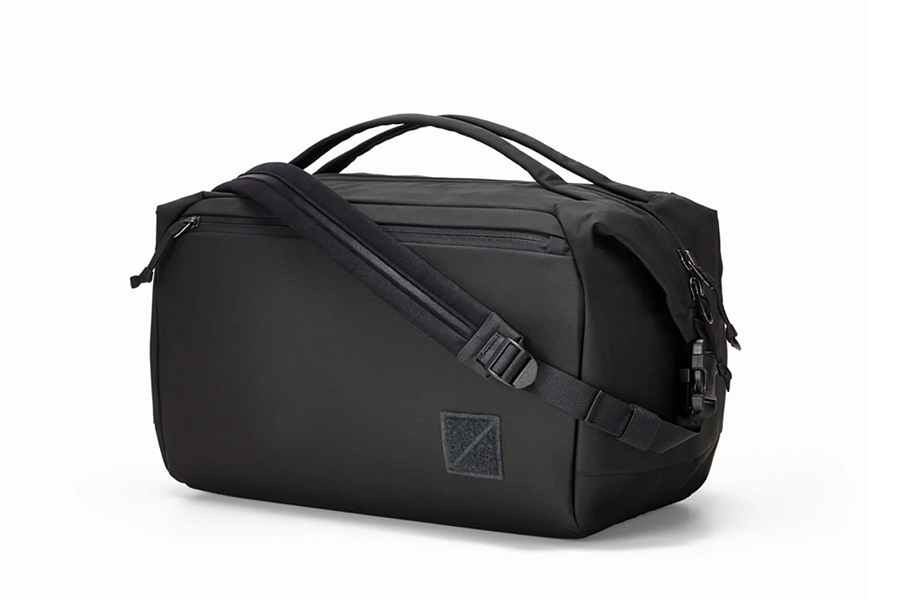 Transit duffel 25l soliution dyed black 01.jpg