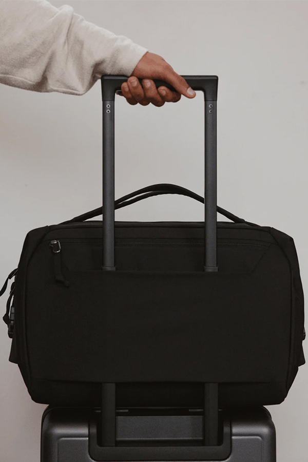Transit duffel 25l soliution dyed black f03.jpg