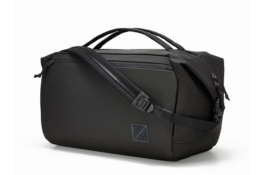 Transit duffel 35l solution dyed black n 01.jpg