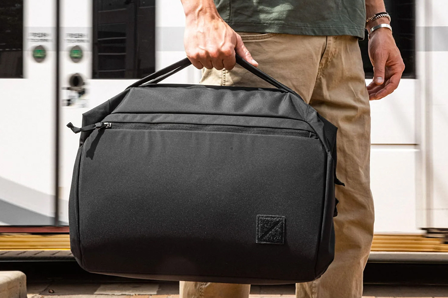 Transit duffel 35l solution dyed black n f01.jpg