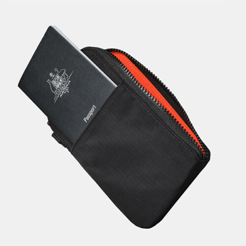 Zip travel wallet black 01.jpg