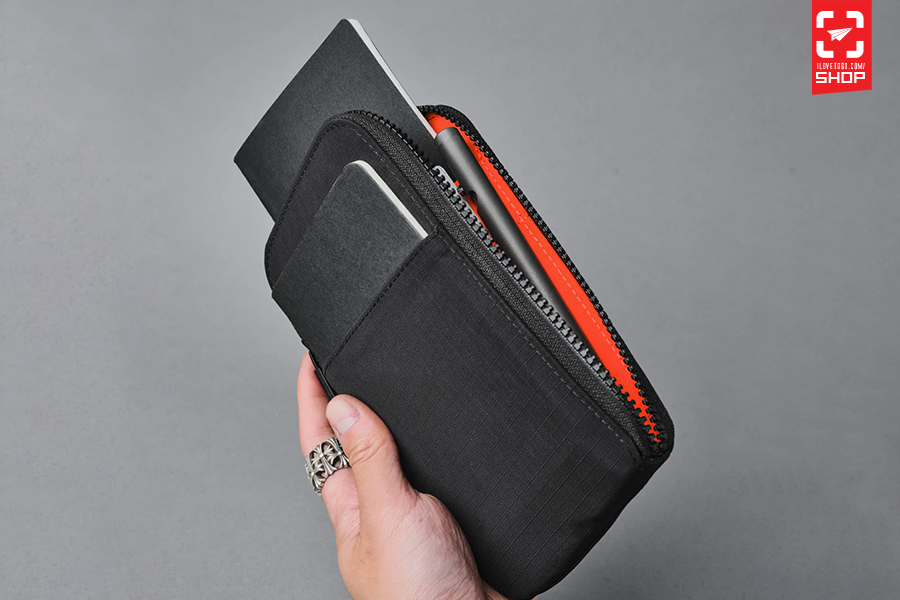 Zip travel wallet black 05.jpg