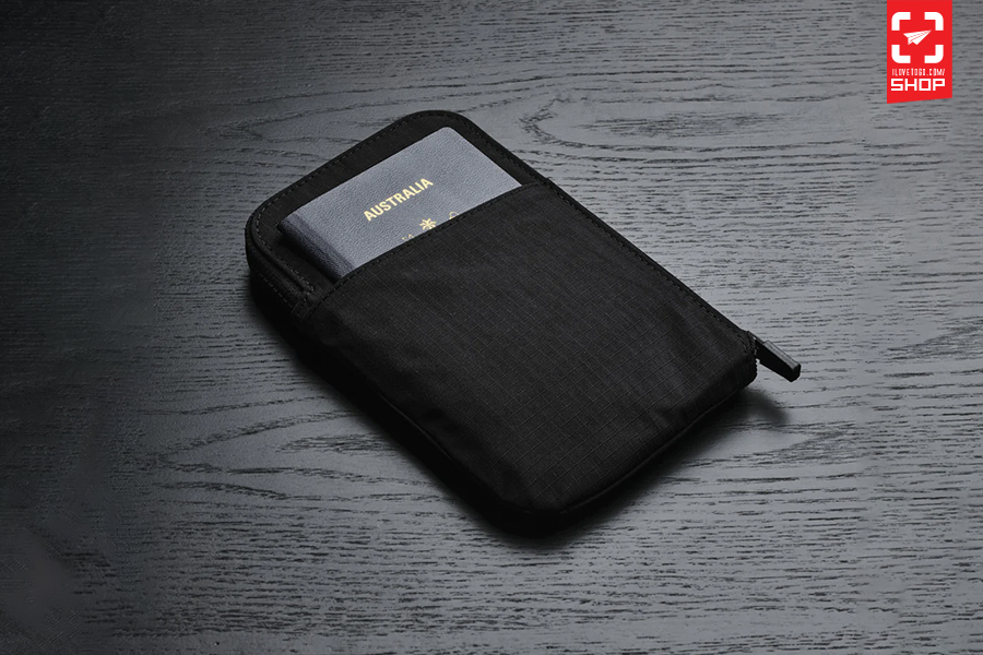 Zip travel wallet black 06.jpg
