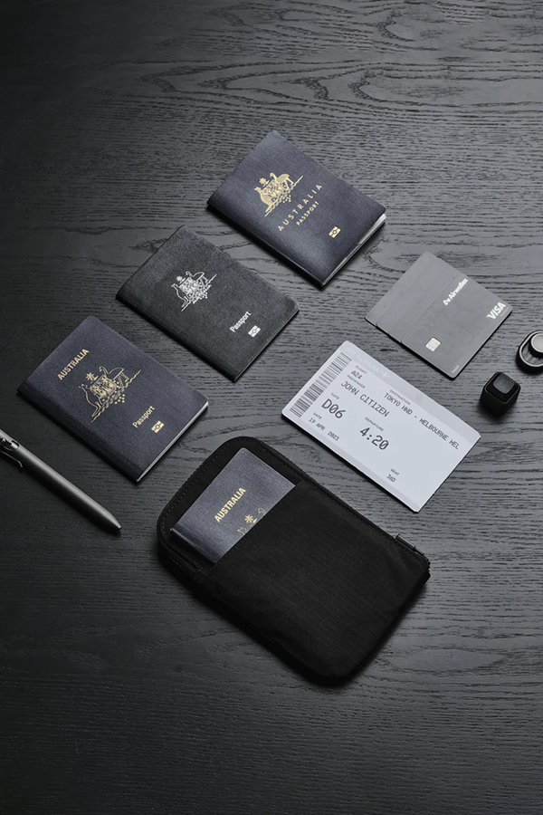 Zip travel wallet black f01.jpg