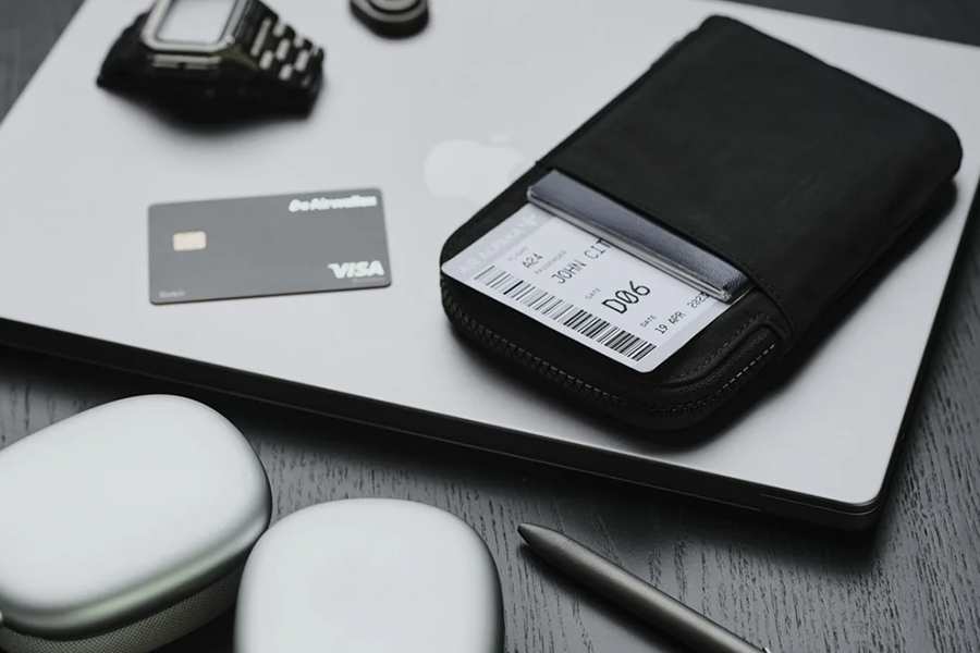 Zip travel wallet black f03.jpg